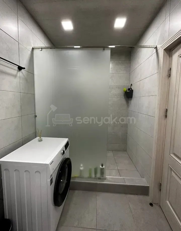 2 Սենյականոց Բնակարան Քարե Շենքում, 63քմ, 4/14 հարկ, Կապիտալ Վերանորոգված, Կահավորված