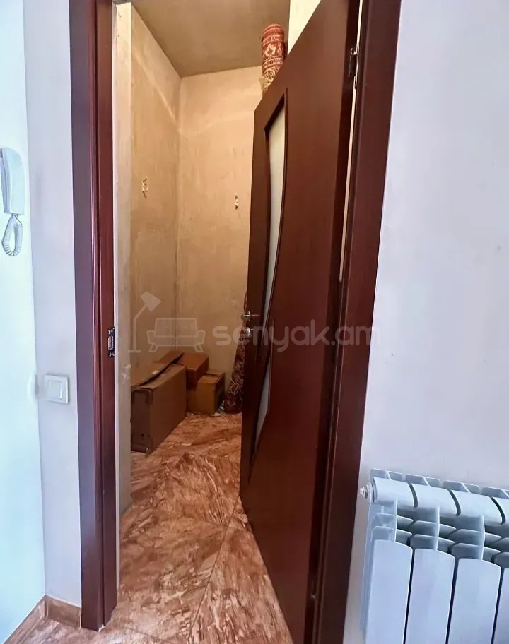 3 Սենյականոց Բնակարան Քարե Շենքում, 85քմ, 2/5 հարկ, Կապիտալ Վերանորոգված, Կահավորված