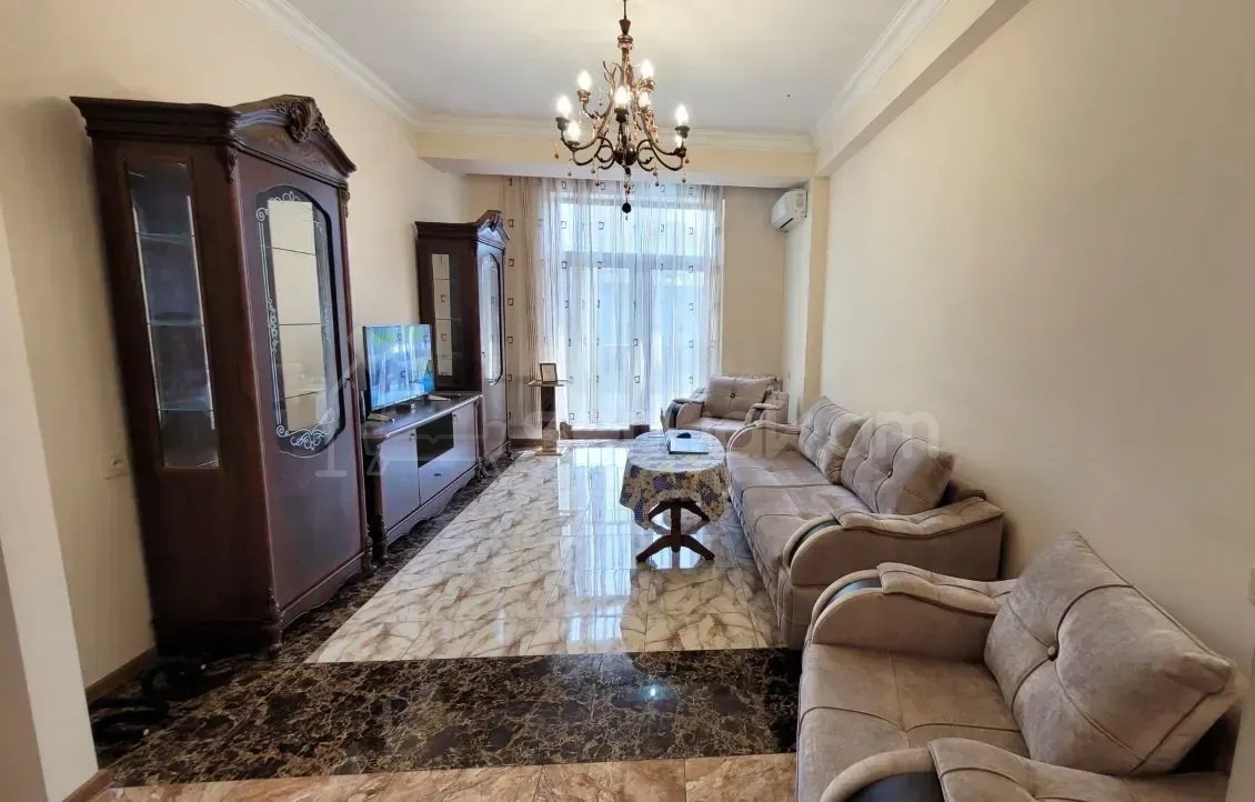 3 Սենյականոց Բնակարան Քարե Շենքում, 85քմ, 2/5 հարկ, Կապիտալ Վերանորոգված, Կահավորված