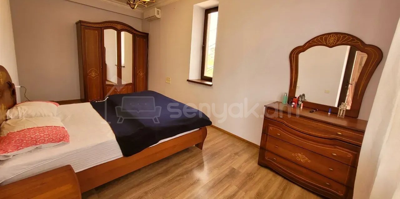 3 Սենյականոց Բնակարան Քարե Շենքում, 85քմ, 2/5 հարկ, Կապիտալ Վերանորոգված, Կահավորված