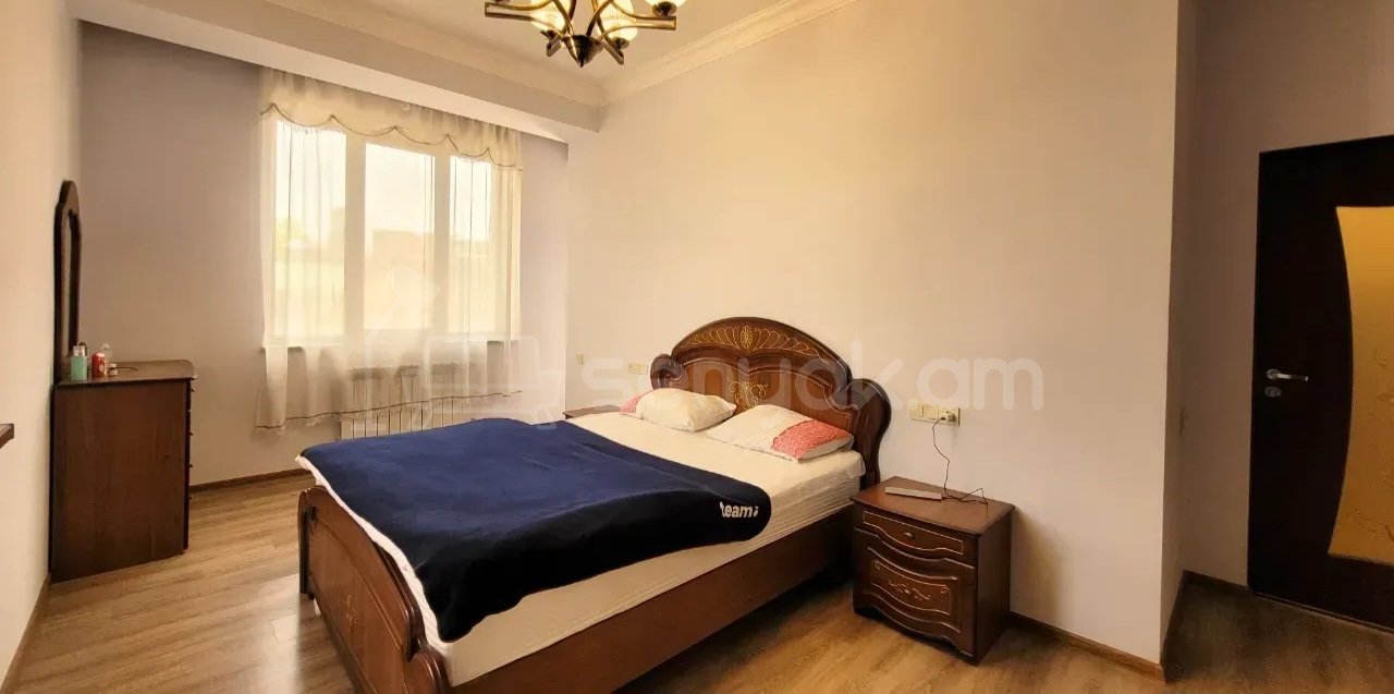 3 Սենյականոց Բնակարան Քարե Շենքում, 85քմ, 2/5 հարկ, Կապիտալ Վերանորոգված, Կահավորված