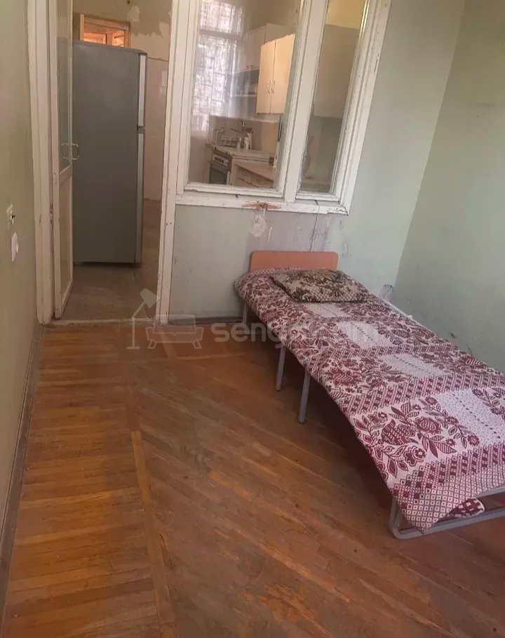 3 Սենյականոց Բնակարան Քարե Շենքում, 80քմ, 1/5 հարկ, Նորմալ Վիճակում, Կահավորված