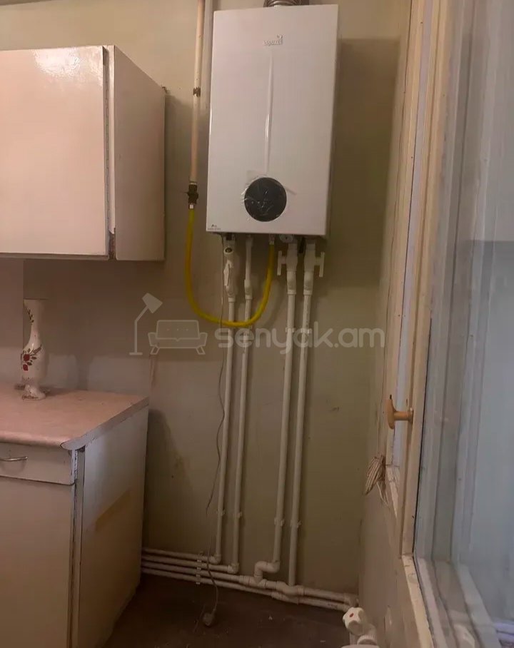 3 Սենյականոց Բնակարան Քարե Շենքում, 80քմ, 1/5 հարկ, Նորմալ Վիճակում, Կահավորված