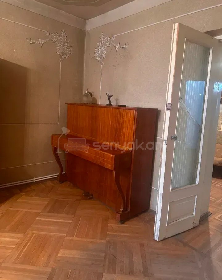 3 Սենյականոց Բնակարան Քարե Շենքում, 80քմ, 1/5 հարկ, Նորմալ Վիճակում, Կահավորված