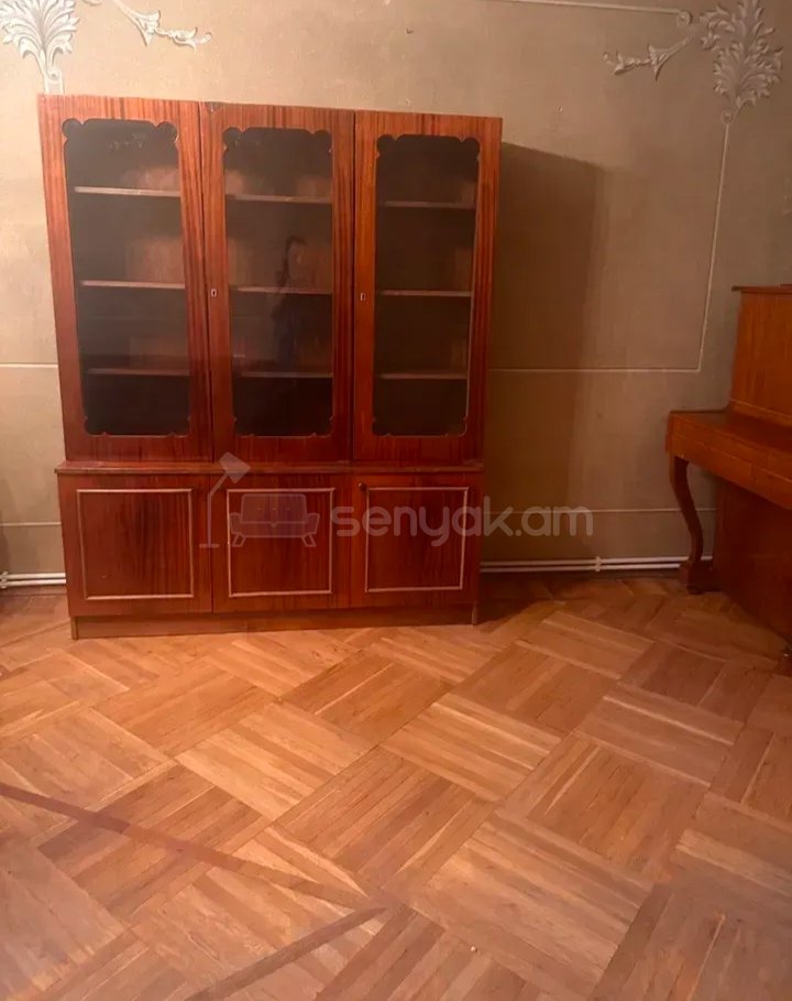 3 Սենյականոց Բնակարան Քարե Շենքում, 80քմ, 1/5 հարկ, Նորմալ Վիճակում, Կահավորված