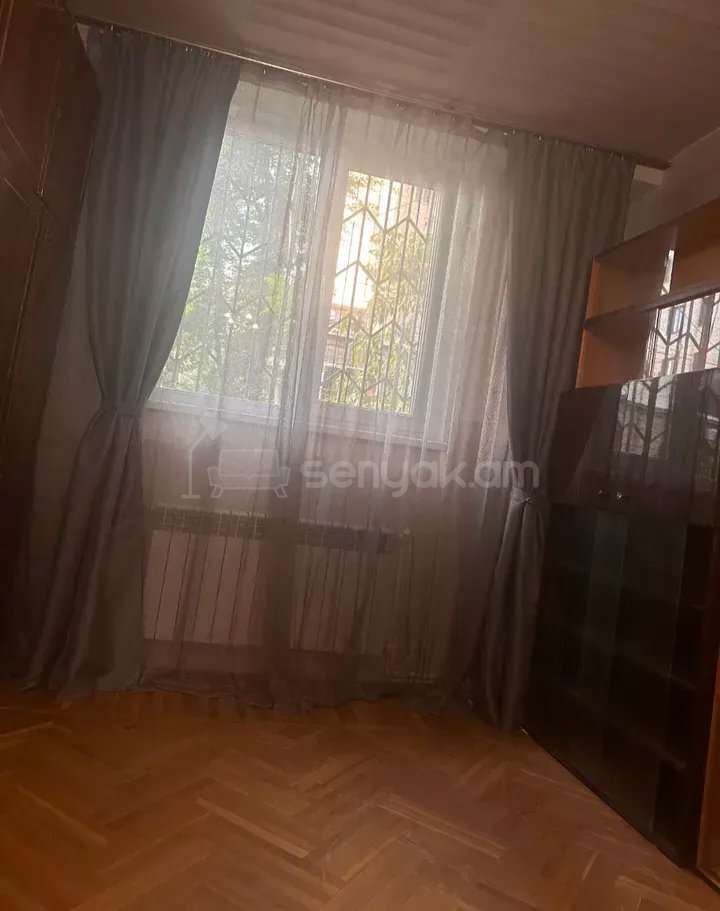 3 Սենյականոց Բնակարան Քարե Շենքում, 80քմ, 1/5 հարկ, Նորմալ Վիճակում, Կահավորված
