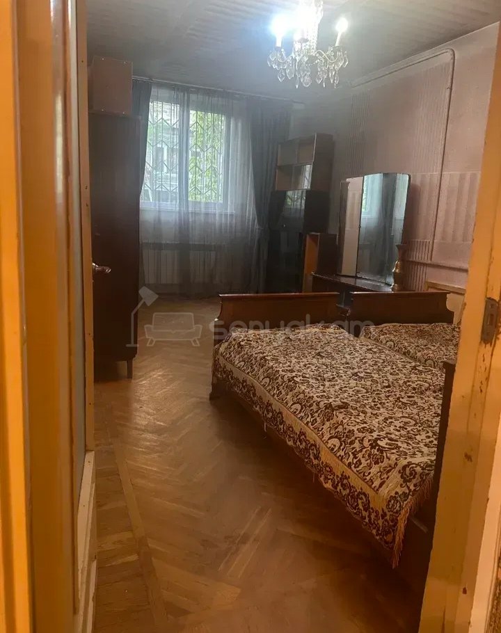 3 Սենյականոց Բնակարան Քարե Շենքում, 80քմ, 1/5 հարկ, Նորմալ Վիճակում, Կահավորված