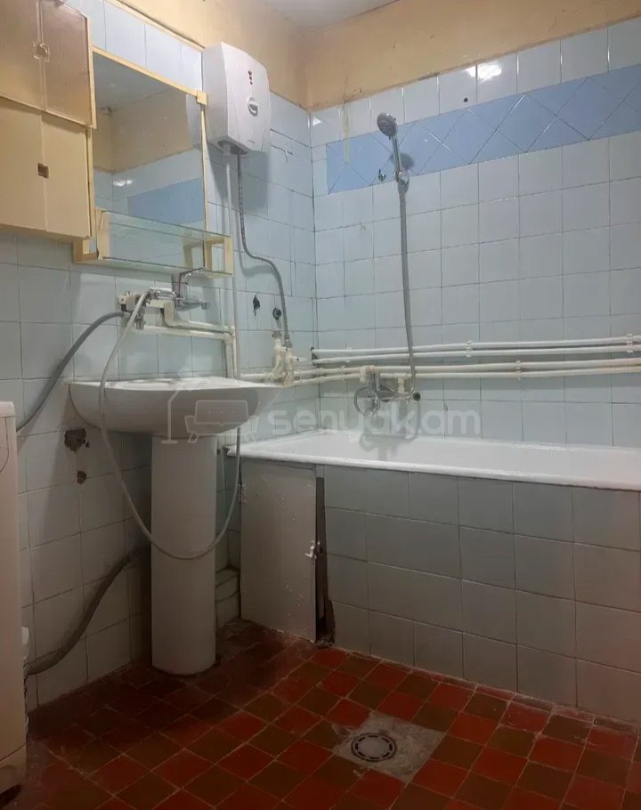 3 Սենյականոց Բնակարան Քարե Շենքում, 80քմ, 1/5 հարկ, Նորմալ Վիճակում, Կահավորված