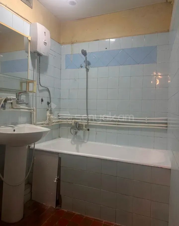 3 Սենյականոց Բնակարան Քարե Շենքում, 80քմ, 1/5 հարկ, Նորմալ Վիճակում, Կահավորված