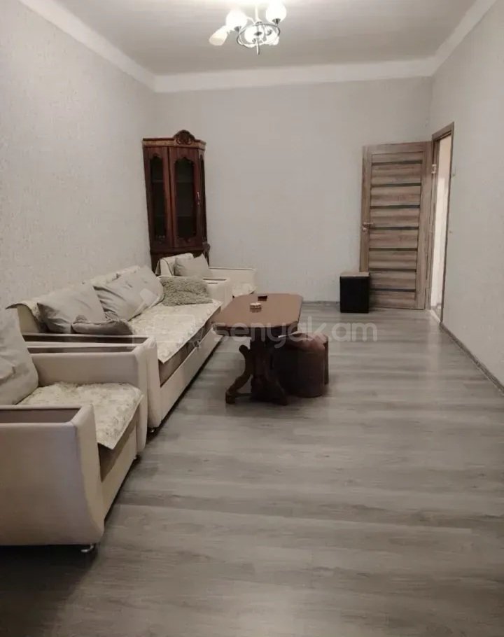 1 Սենյականոց Բնակարան Քարե Շենքում, 45քմ, 2/5 հարկ, Կապիտալ Վերանորոգված, Կահավորված