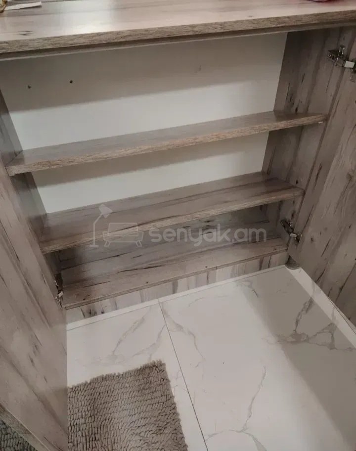 1 Սենյականոց Բնակարան Քարե Շենքում, 45քմ, 2/5 հարկ, Կապիտալ Վերանորոգված, Կահավորված