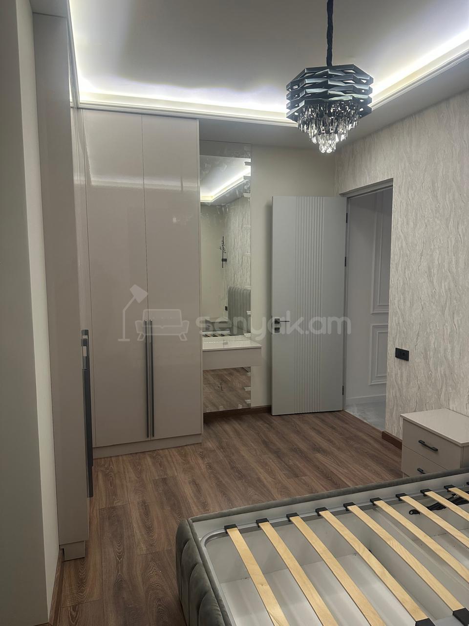 3 Սենյականոց Բնակարան Նորակառույցում, 77քմ, 12/15 հարկ, Կապիտալ Վերանորոգված, Կահավորված, Արևկող