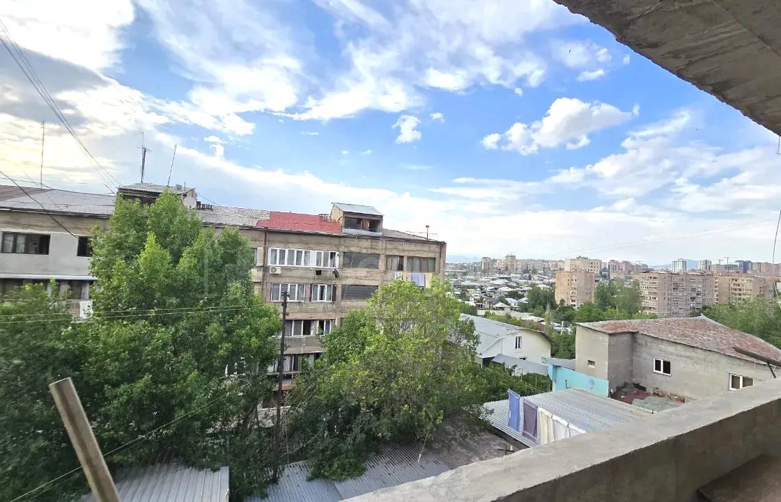 3 Սենյականոց Բնակարան Քարե Շենքում, 77քմ, 3/5 հարկ, Կոսմետիկ Վերանորոգված