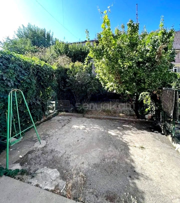 3 Սենյականոց Բնակարան Քարե Շենքում, 75քմ, 1/5 հարկ, Կոսմետիկ Վերանորոգված