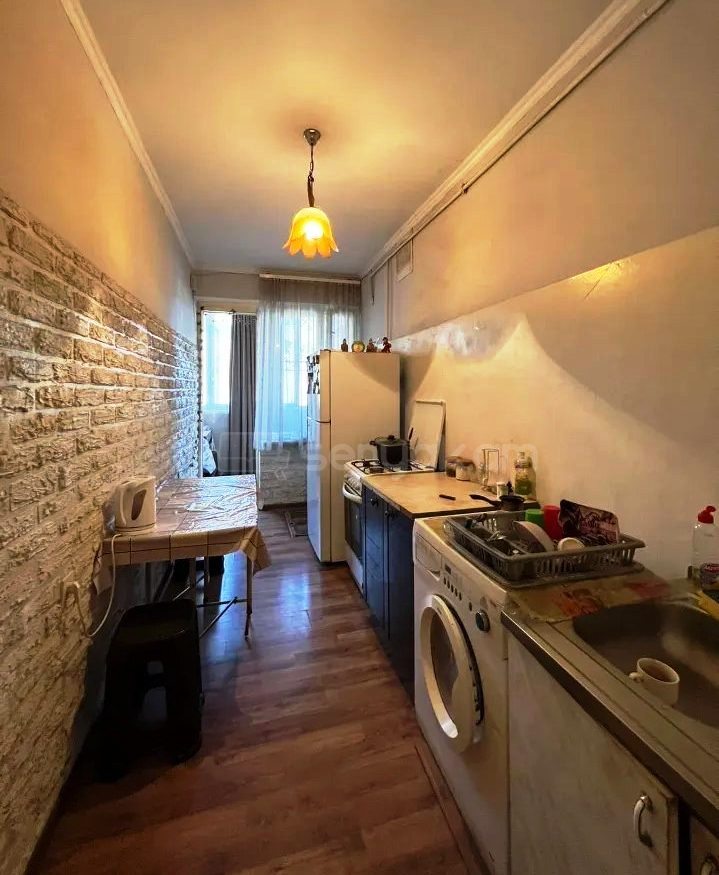 3 Սենյականոց Բնակարան Քարե Շենքում, 75քմ, 1/5 հարկ, Կոսմետիկ Վերանորոգված