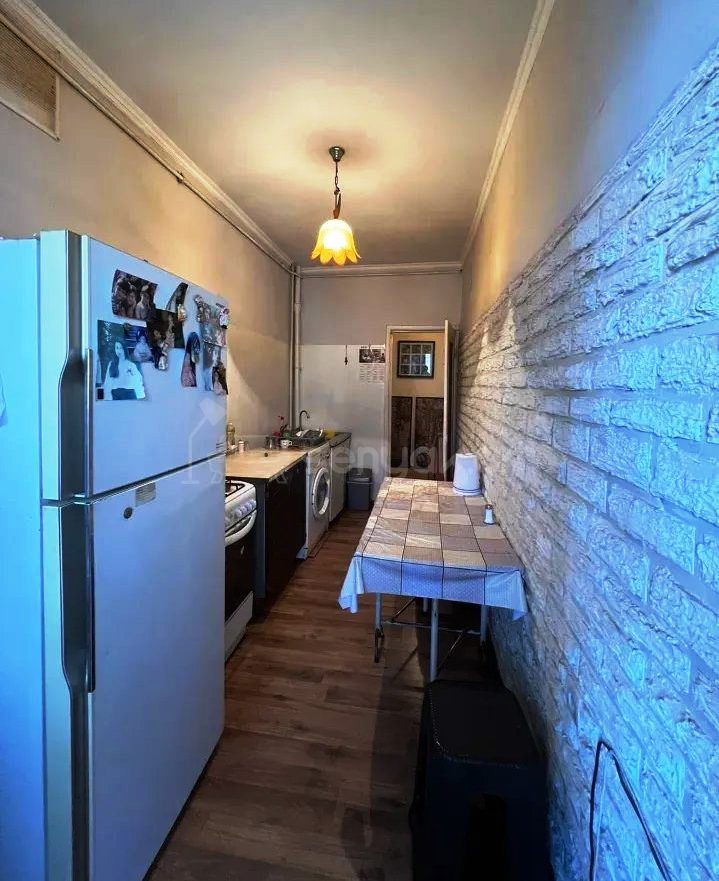 3 Սենյականոց Բնակարան Քարե Շենքում, 75քմ, 1/5 հարկ, Կոսմետիկ Վերանորոգված