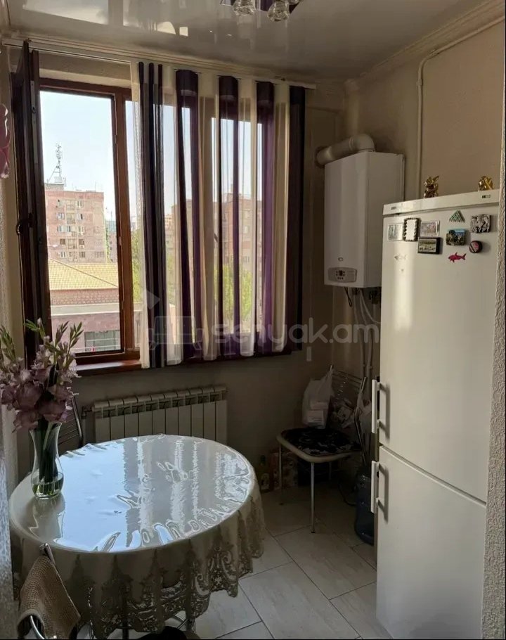 3 Սենյականոց Բնակարան Նորակառույցում, 82քմ, 6/11 հարկ, Պետական Վիճակում
