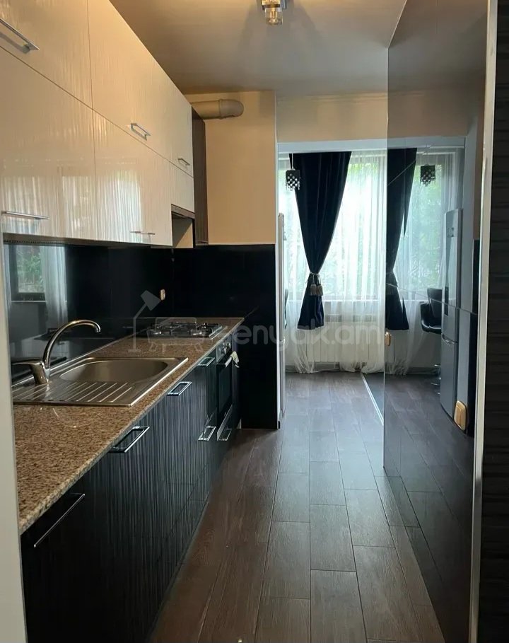 2 Սենյականոց Բնակարան Քարե Շենքում, 70քմ, 2/5 հարկ, Կապիտալ Վերանորոգված, Կահավորված