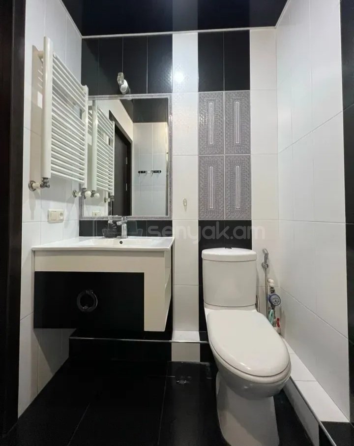 2 Սենյականոց Բնակարան Քարե Շենքում, 70քմ, 2/5 հարկ, Կապիտալ Վերանորոգված, Կահավորված