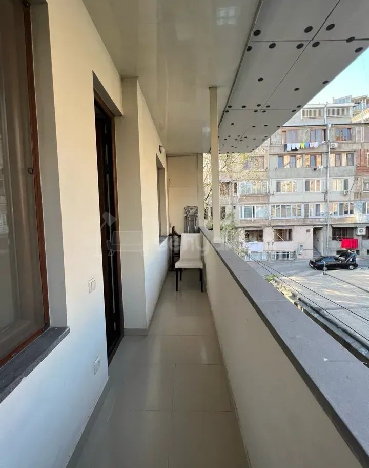 2 Սենյականոց Բնակարան Քարե Շենքում, 70քմ, 2/5 հարկ, Կապիտալ Վերանորոգված, Կահավորված