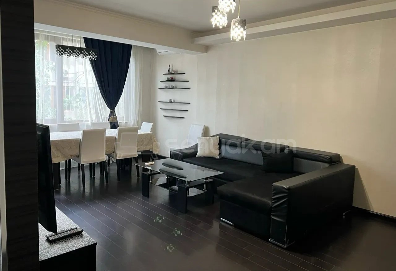 2 Սենյականոց Բնակարան Քարե Շենքում, 70քմ, 2/5 հարկ, Կապիտալ Վերանորոգված, Կահավորված