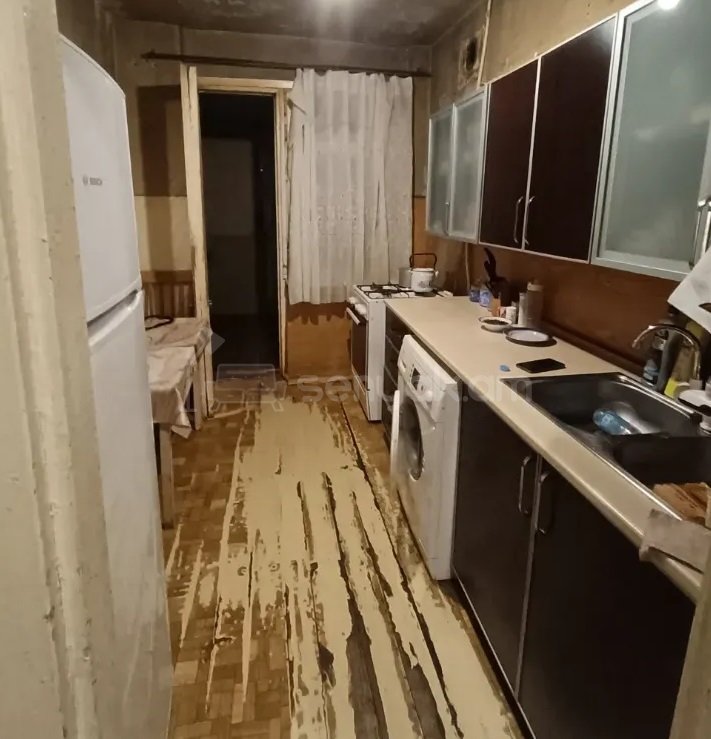 3 Սենյականոց Բնակարան, 80քմ, 8/9 հարկ, Պետական Վիճակում