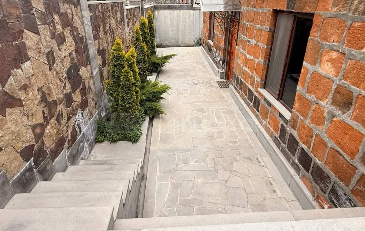 2 Սենյականոց Սեփական Տուն, 70քմ, Կապիտալ Վերանորոգված, Կահավորված, Ավտոտնակով