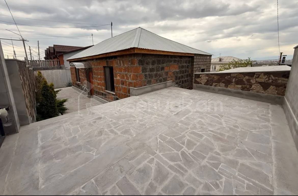 2 Սենյականոց Սեփական Տուն, 70քմ, Կապիտալ Վերանորոգված, Կահավորված, Ավտոտնակով