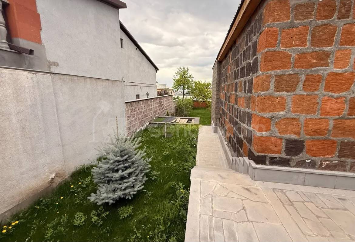 2 Սենյականոց Սեփական Տուն, 70քմ, Կապիտալ Վերանորոգված, Կահավորված, Ավտոտնակով
