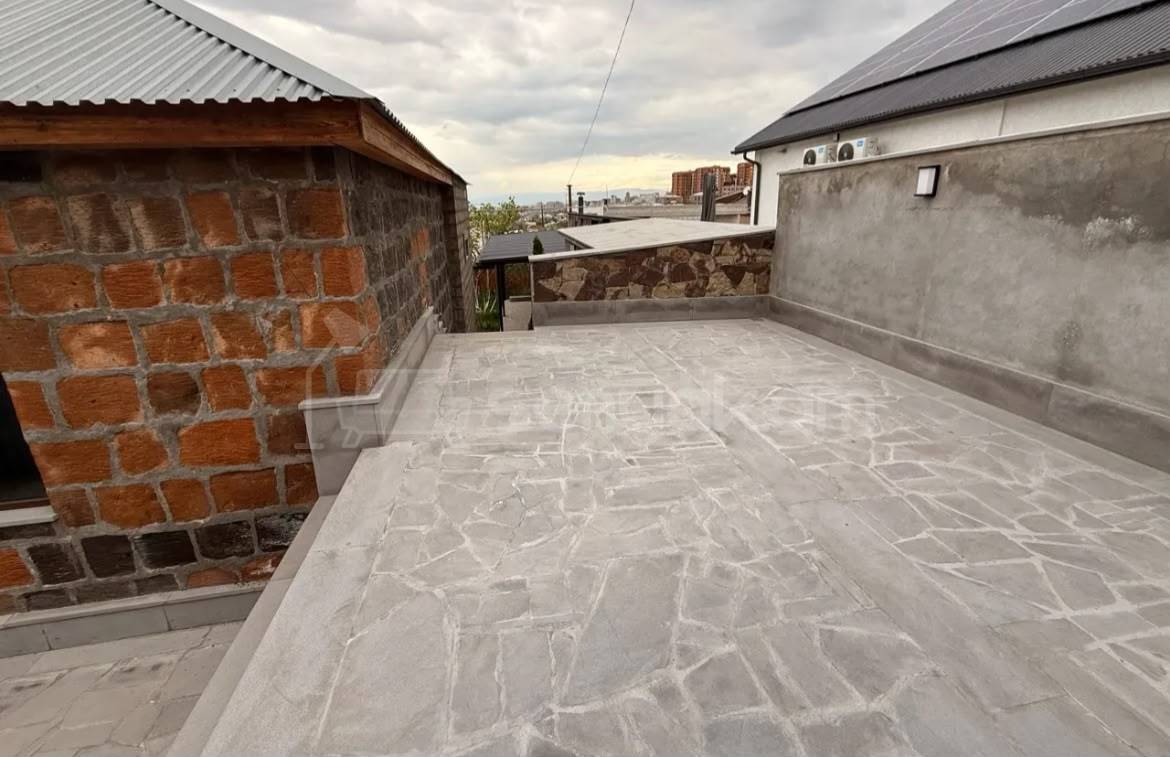 2 Սենյականոց Սեփական Տուն, 70քմ, Կապիտալ Վերանորոգված, Կահավորված, Ավտոտնակով