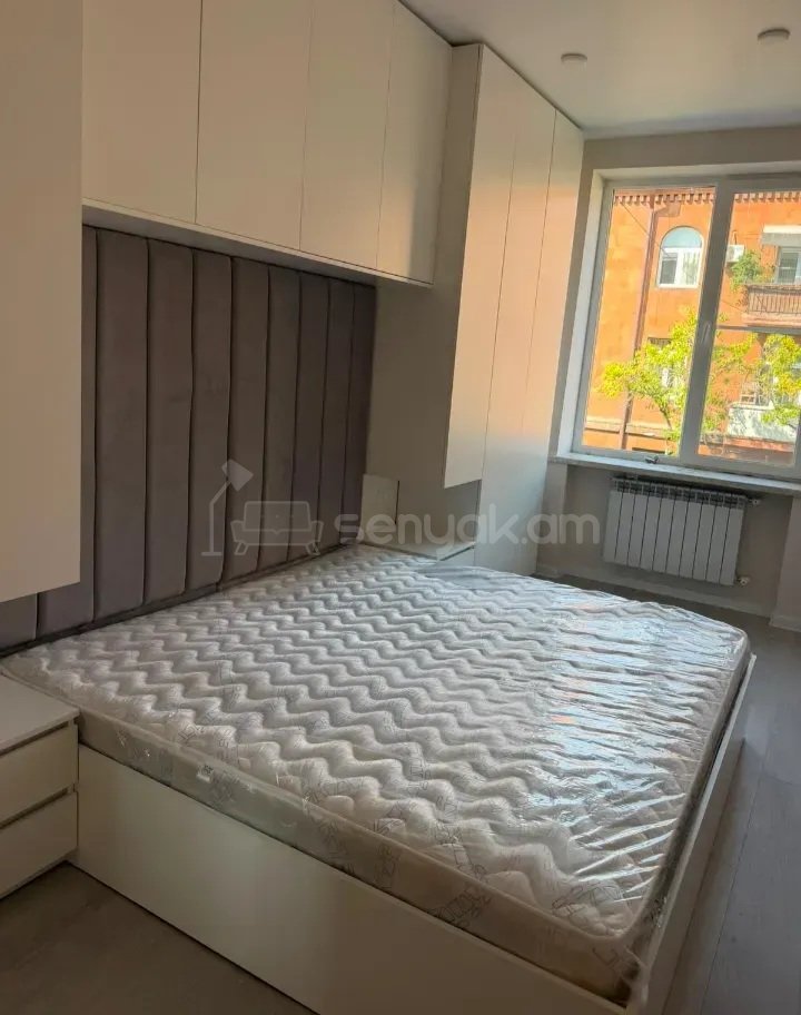 3 Սենյականոց Բնակարան Քարե Շենքում, 80քմ, 4/5 հարկ, Կապիտալ Վերանորոգված, Կահավորված