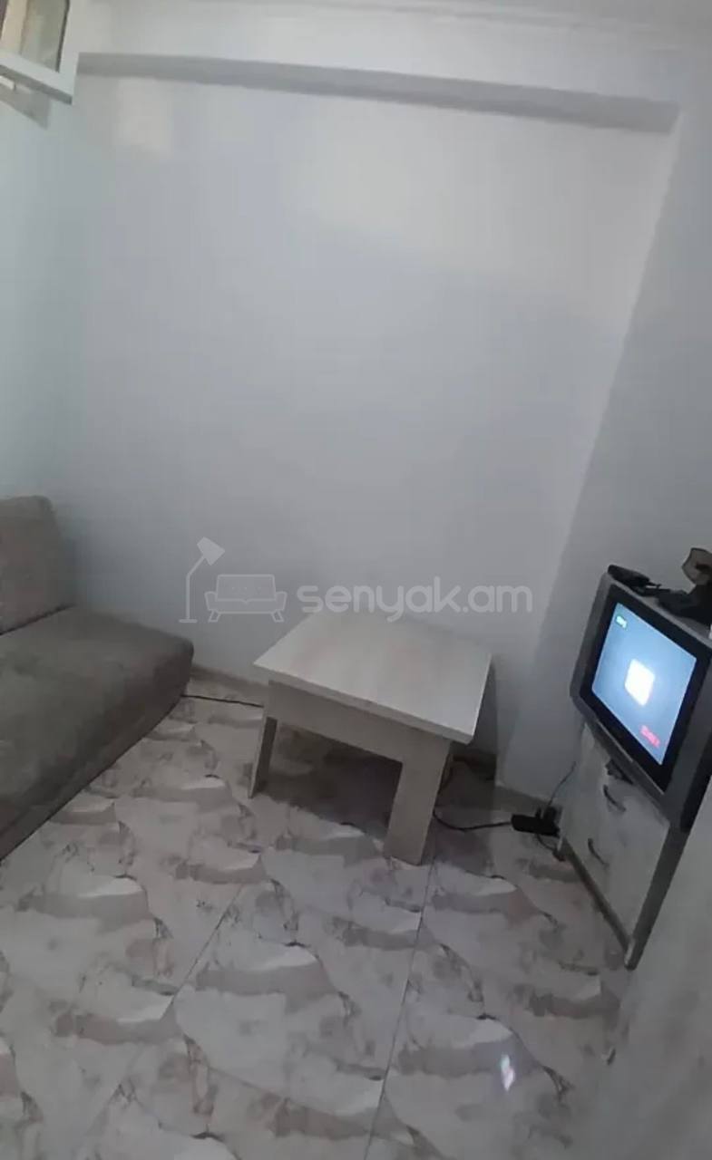 2 Սենյականոց Բնակարան Քարե Շենքում, 45քմ, 5/7 հարկ, Նորմալ Վիճակում