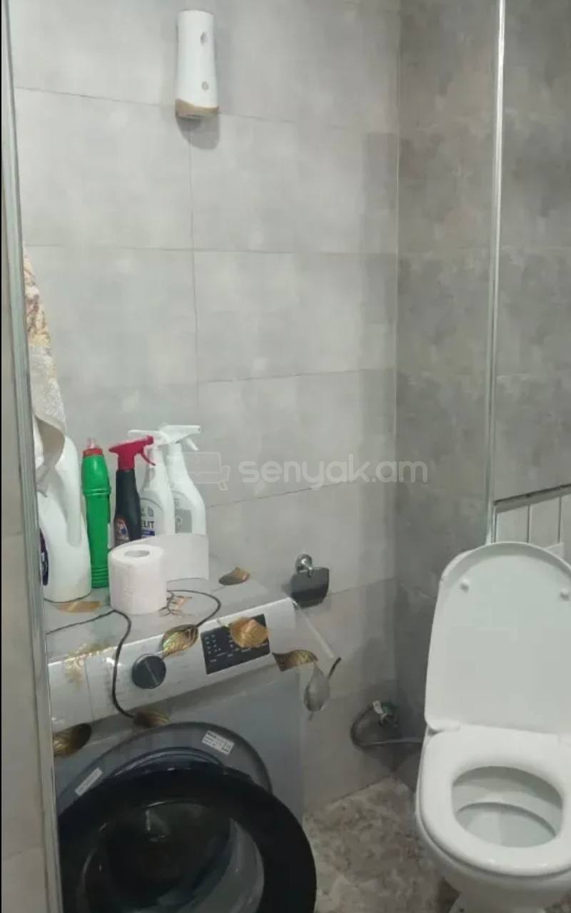 2 Սենյականոց Բնակարան Քարե Շենքում, 45քմ, 5/7 հարկ, Նորմալ Վիճակում