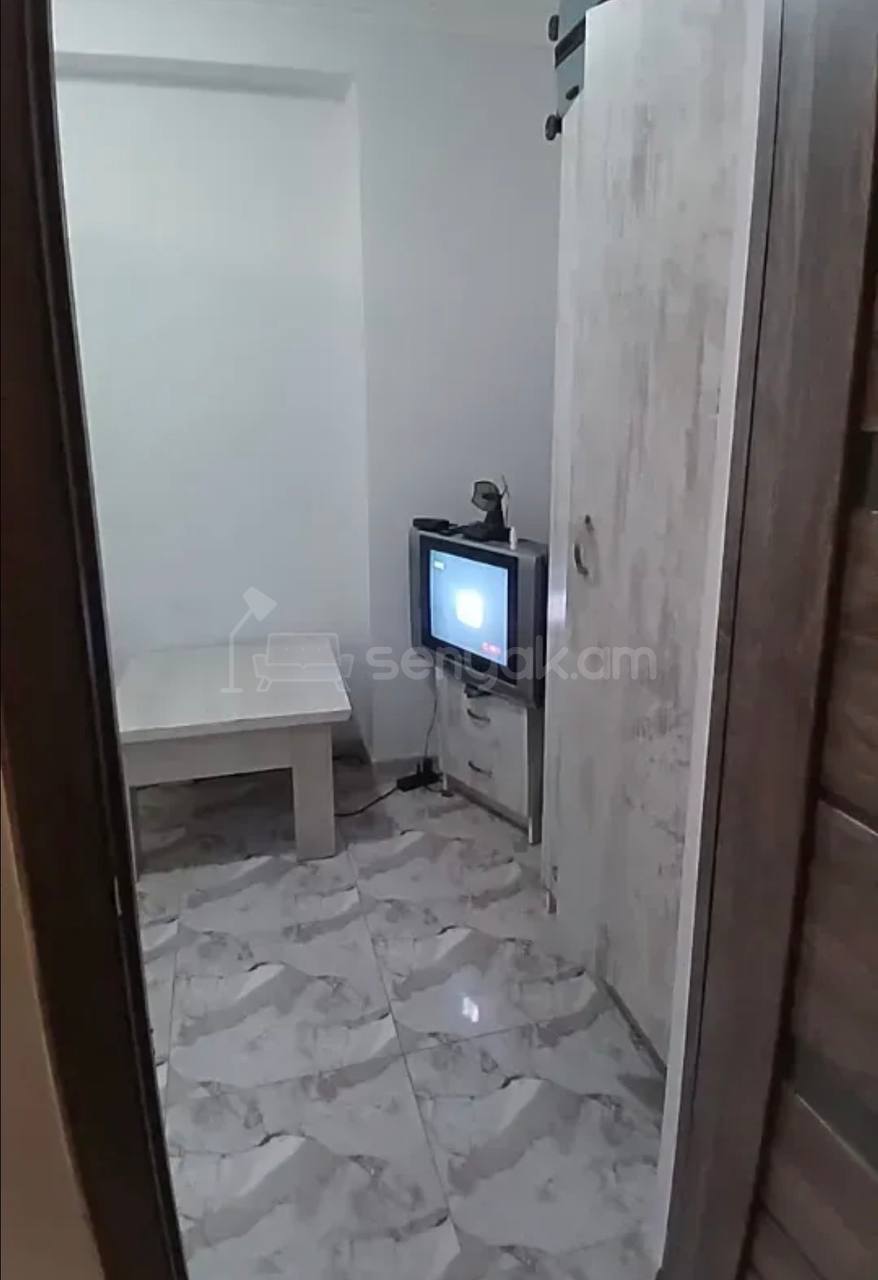 2 Սենյականոց Բնակարան Քարե Շենքում, 46քմ, 5/7 հարկ, Նորմալ Վիճակում