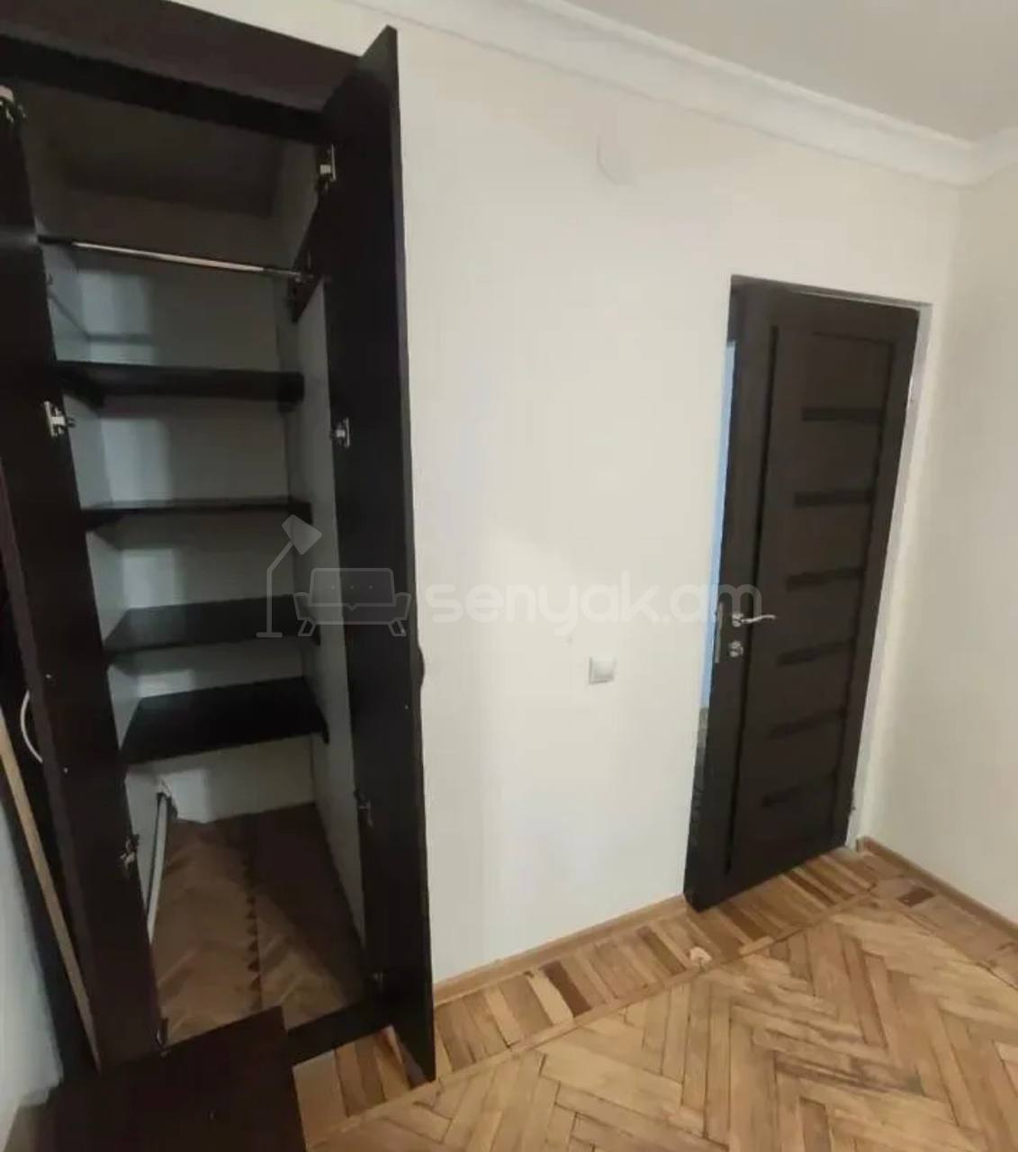 3 Սենյականոց Բնակարան Քարե Շենքում, 80քմ, 4/4 հարկ, Կապիտալ Վերանորոգված, Կահավորված