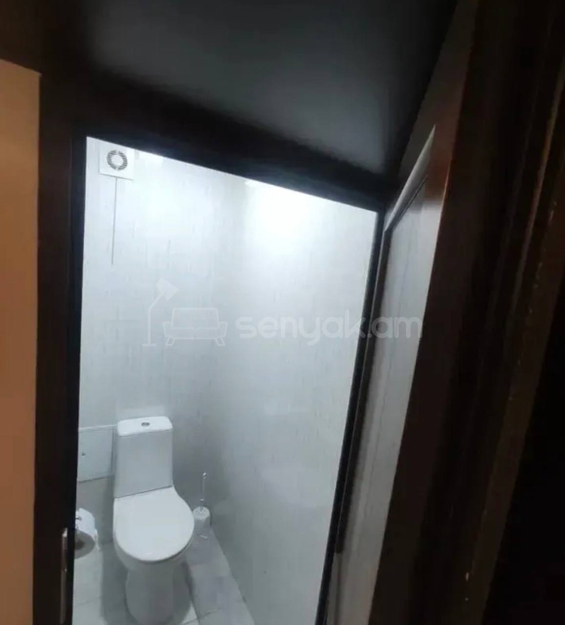 3 Սենյականոց Բնակարան Քարե Շենքում, 80քմ, 4/4 հարկ, Կապիտալ Վերանորոգված, Կահավորված