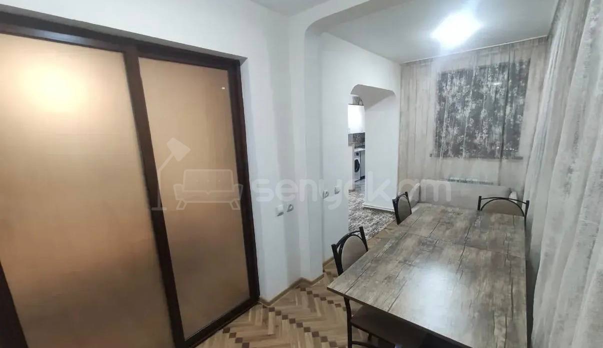 3 Սենյականոց Բնակարան Քարե Շենքում, 80քմ, 4/4 հարկ, Կապիտալ Վերանորոգված, Կահավորված