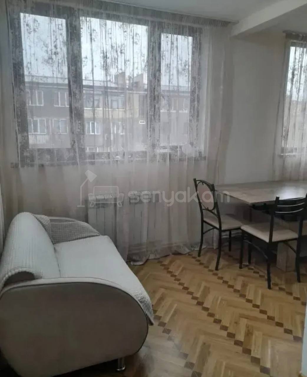 3 Սենյականոց Բնակարան Քարե Շենքում, 80քմ, 4/4 հարկ, Կապիտալ Վերանորոգված, Կահավորված