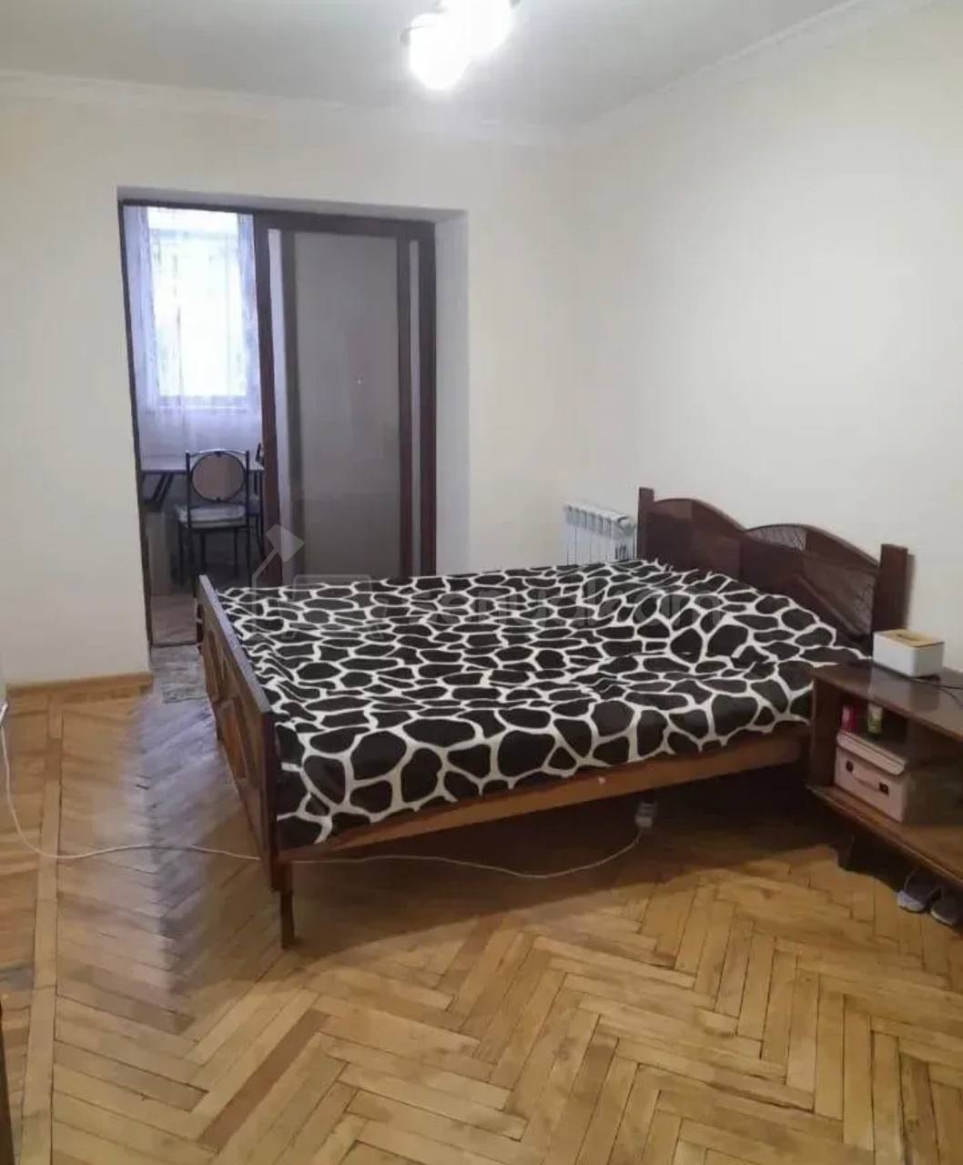 3 Սենյականոց Բնակարան Քարե Շենքում, 80քմ, 4/4 հարկ, Կապիտալ Վերանորոգված, Կահավորված