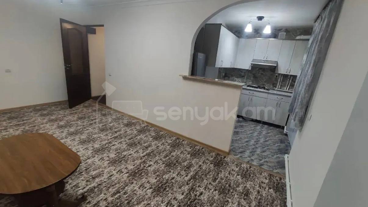 3 Սենյականոց Բնակարան Քարե Շենքում, 80քմ, 4/4 հարկ, Կապիտալ Վերանորոգված, Կահավորված