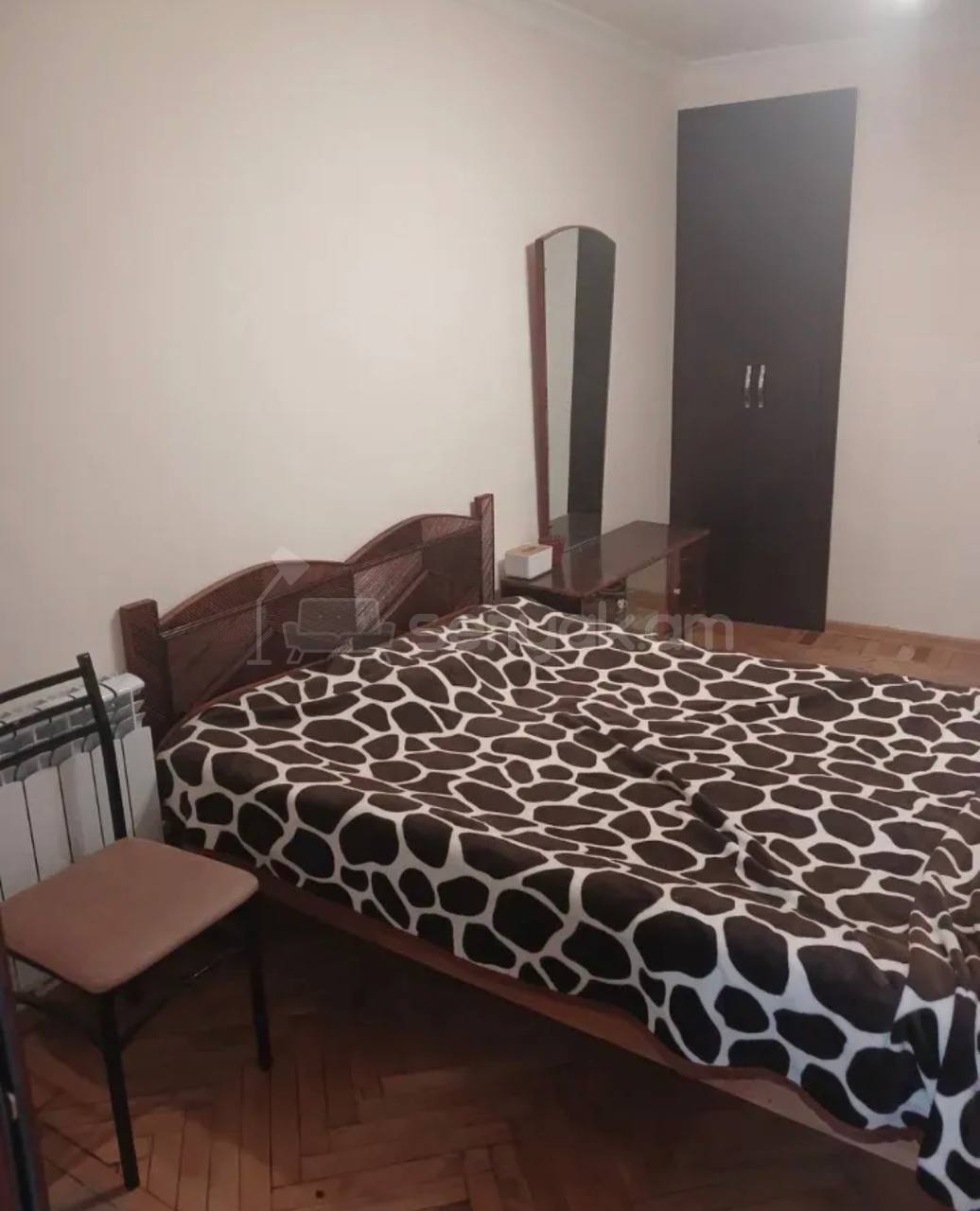 3 Սենյականոց Բնակարան Քարե Շենքում, 80քմ, 4/4 հարկ, Կապիտալ Վերանորոգված, Կահավորված