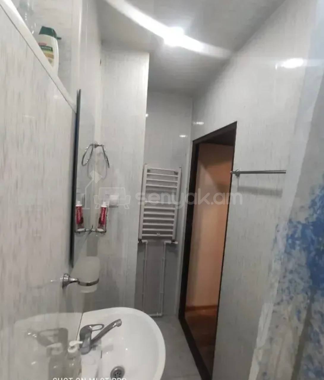 3 Սենյականոց Բնակարան Քարե Շենքում, 80քմ, 4/4 հարկ, Կապիտալ Վերանորոգված, Կահավորված