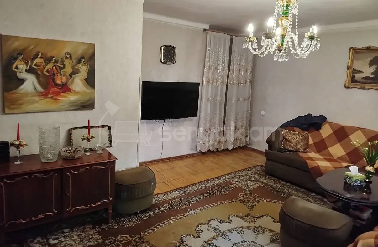 5 Սենյականոց Բնակարան Քարե Շենքում, 90քմ, 3/4 հարկ, Կոսմետիկ Վերանորոգված
