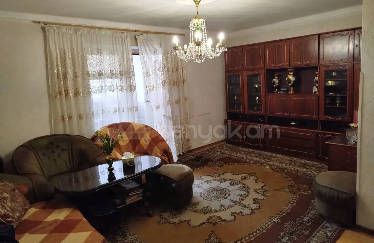 5 Սենյականոց Բնակարան Քարե Շենքում, 90քմ, 3/4 հարկ, Կոսմետիկ Վերանորոգված