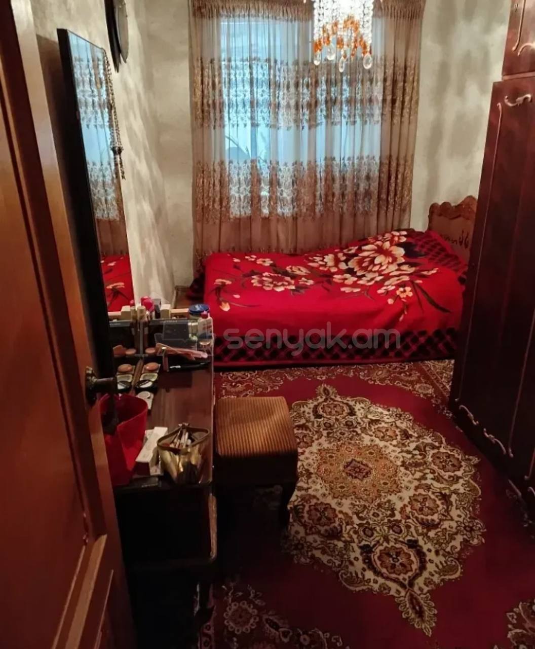5 Սենյականոց Բնակարան Քարե Շենքում, 90քմ, 3/4 հարկ, Կոսմետիկ Վերանորոգված