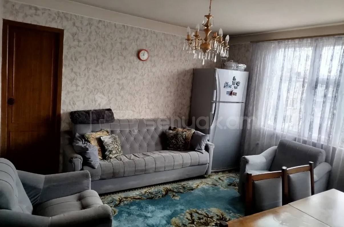 5 Սենյականոց Բնակարան Քարե Շենքում, 90քմ, 3/4 հարկ, Կոսմետիկ Վերանորոգված