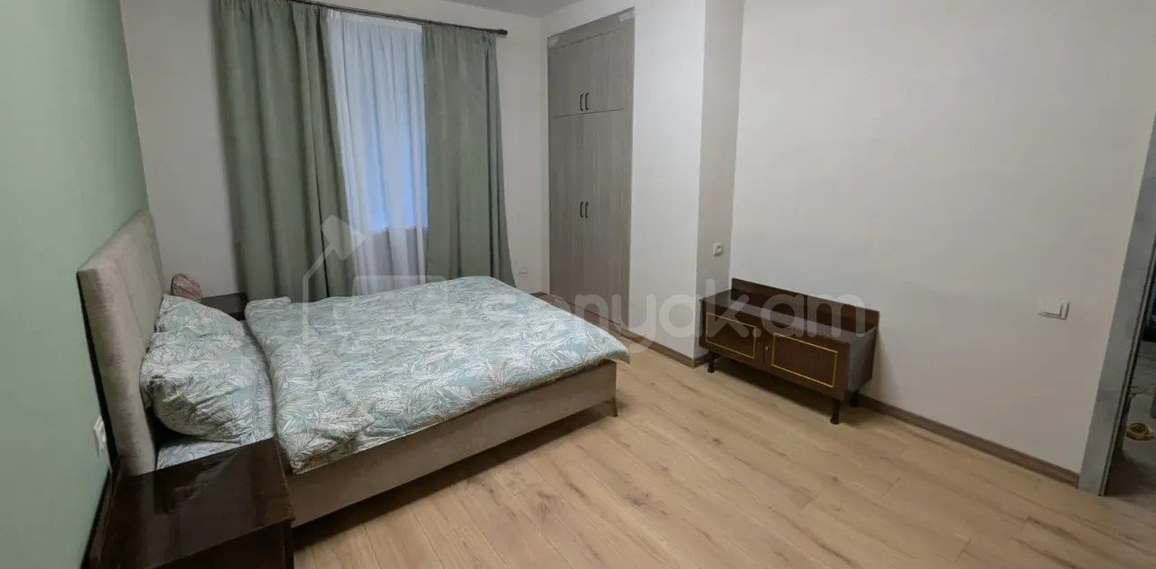 2 Սենյականոց Բնակարան Քարե Շենքում, 70քմ, 3/4 հարկ, Նորմալ Վիճակում