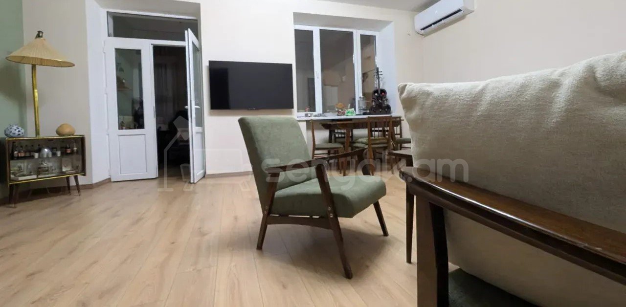 2 Սենյականոց Բնակարան Քարե Շենքում, 70քմ, 3/4 հարկ, Նորմալ Վիճակում