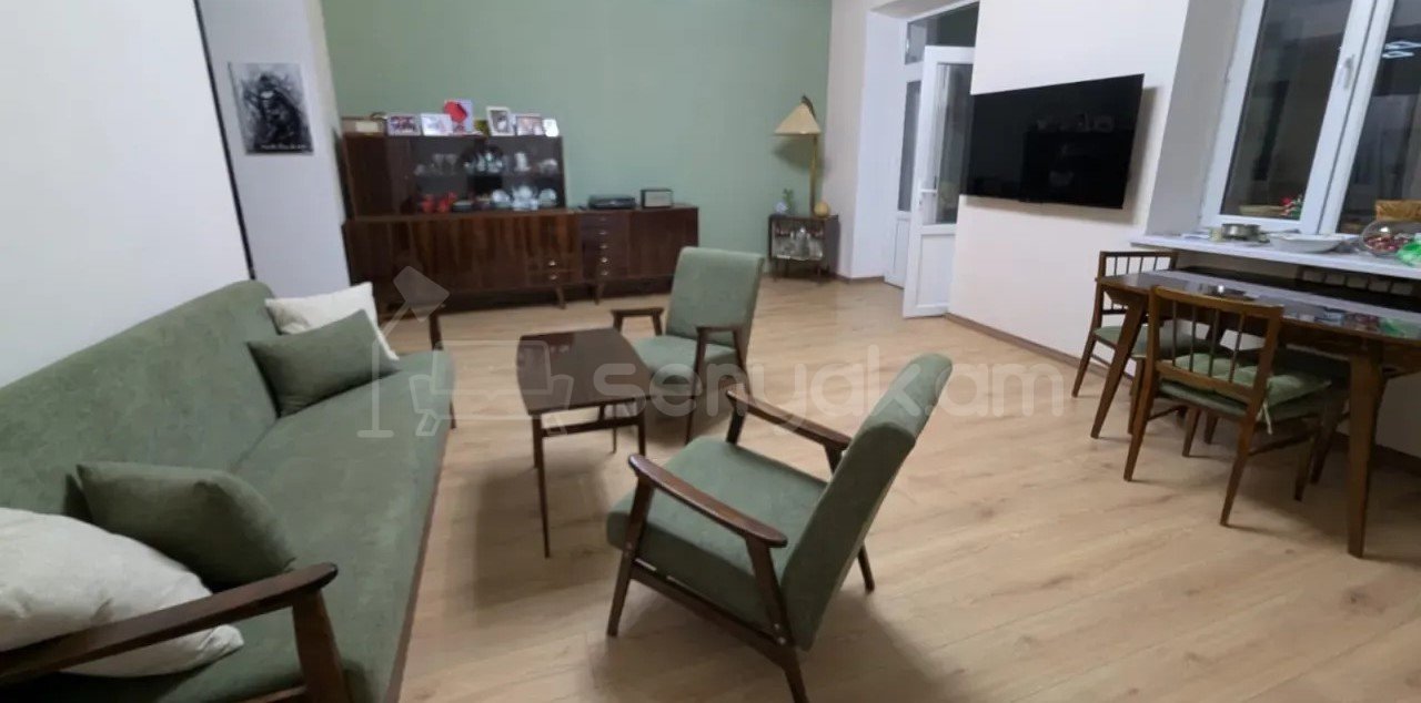 2 Սենյականոց Բնակարան Քարե Շենքում, 70քմ, 3/4 հարկ, Նորմալ Վիճակում
