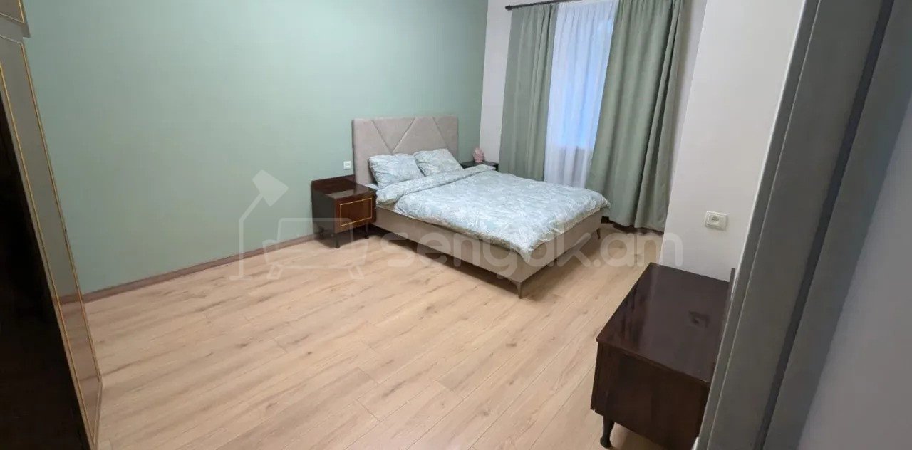 2 Սենյականոց Բնակարան Քարե Շենքում, 70քմ, 3/4 հարկ, Նորմալ Վիճակում